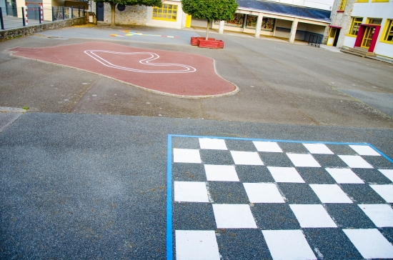 Ecole primaire "Le Chat Perché" jeux